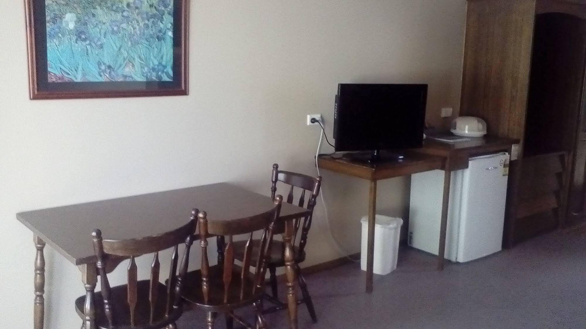 Cardigan Lodge Motel Ballarat Extérieur photo