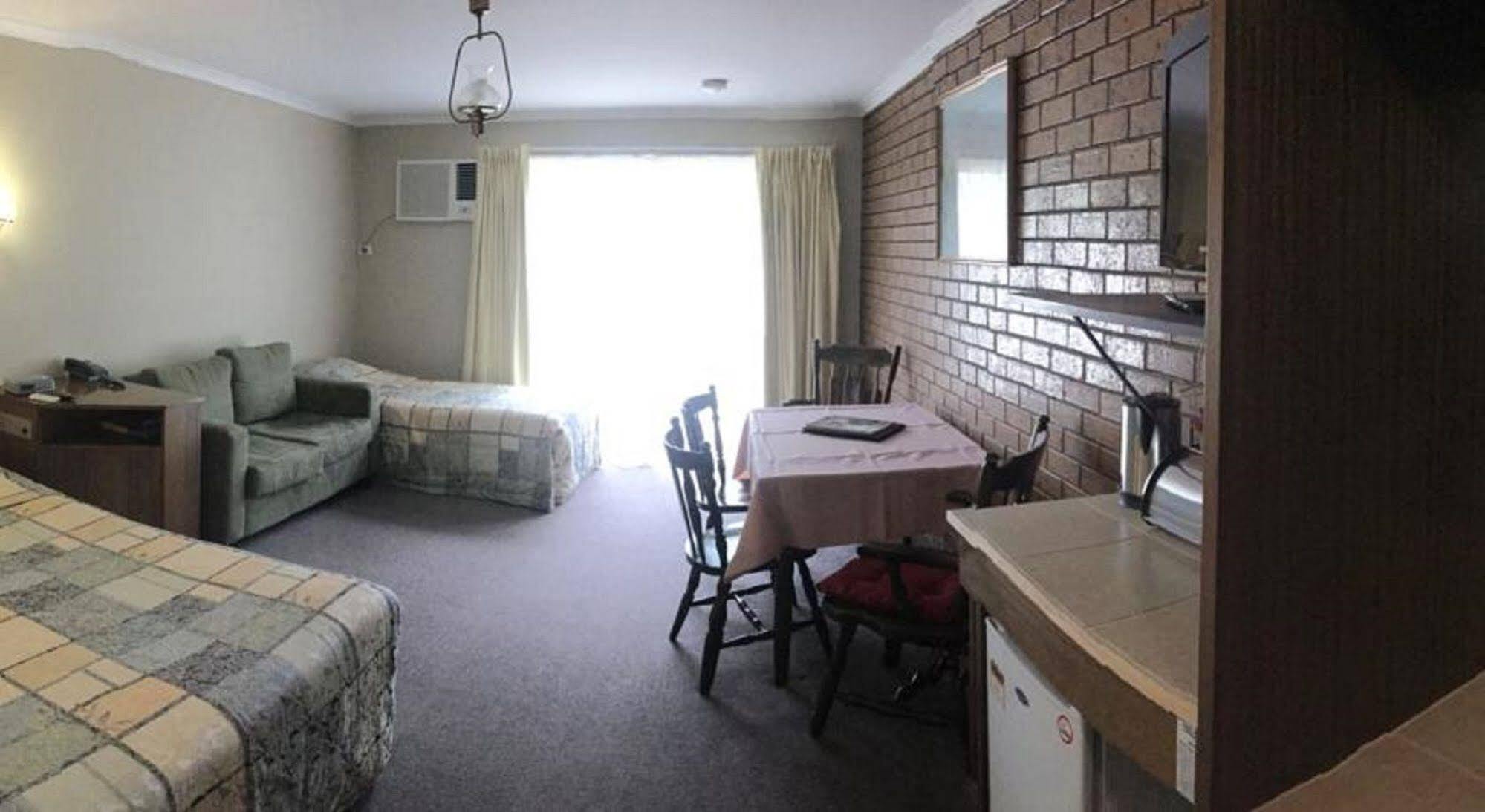 Cardigan Lodge Motel Ballarat Extérieur photo